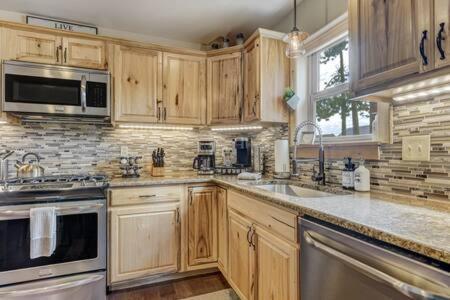 Cabin~Views~Heart Of Town~W&D~Fireplace~Kitchen Woodland Park Extérieur photo